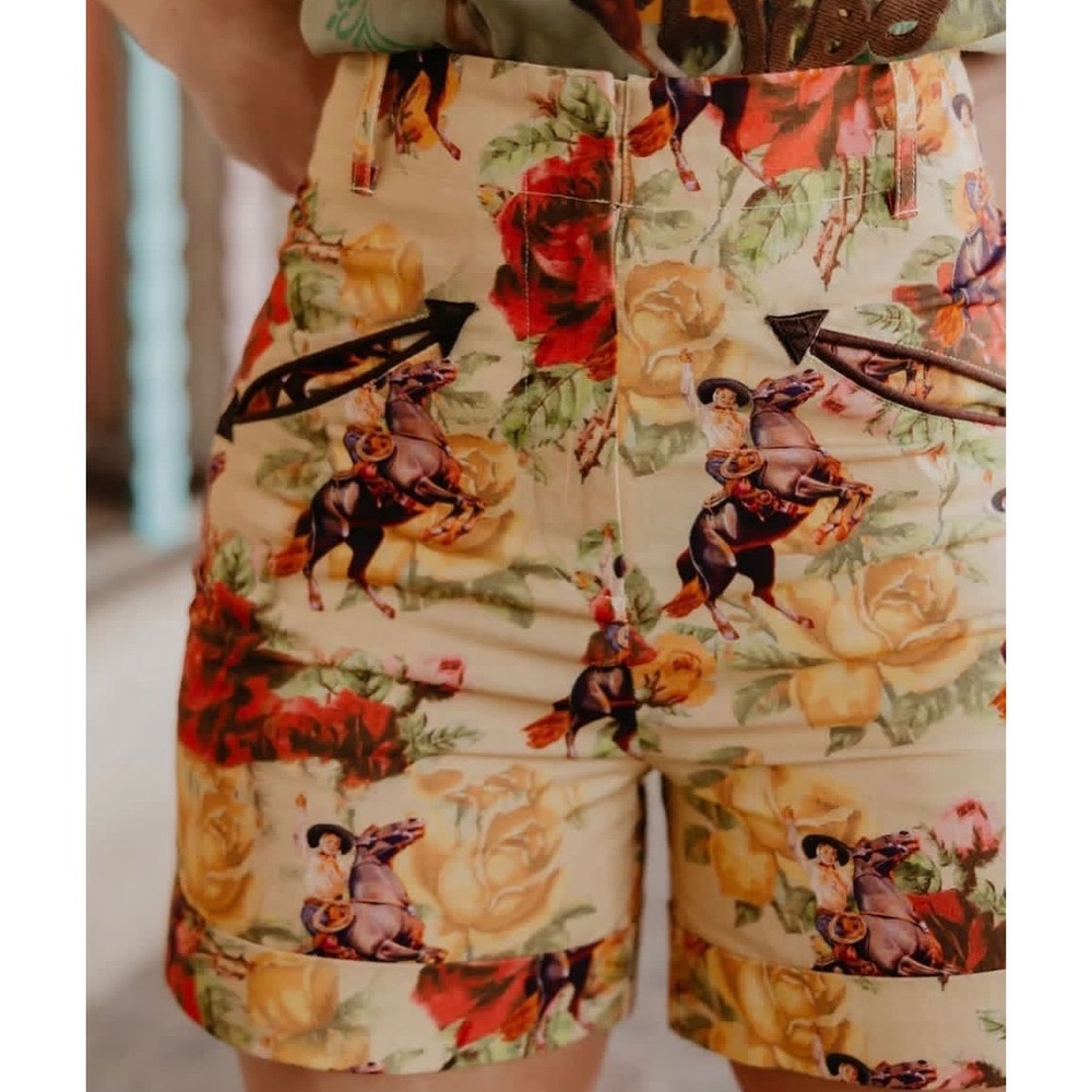 Rodeo Quincy Cowgirl Rose Print Western Shorts Tan Yellow Floral Small NWT